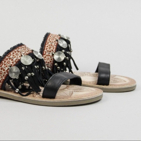 NIB Lost at Coachella Boho Fringe Leather Sandal - Picture 5 of 7